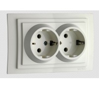 Розетка 2К+З двойная Mono Electric Larissa 16A 250V винтовое подключение белый 103-191904-120